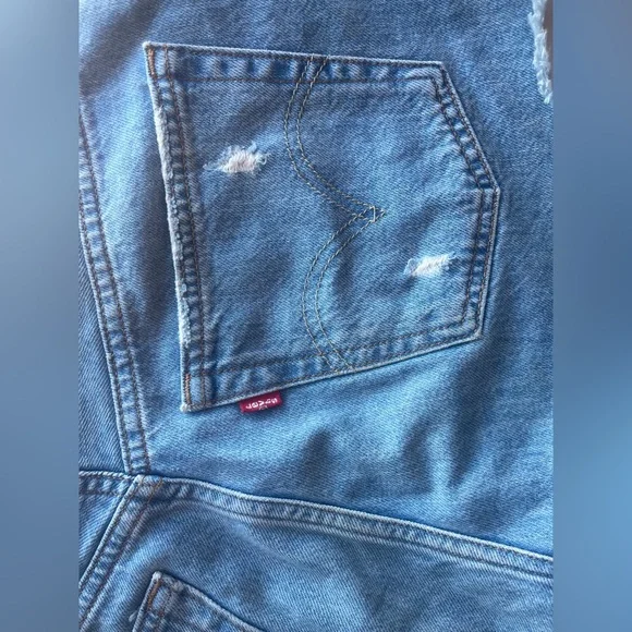 Levi’s denim shorts - Picture 3 of 5